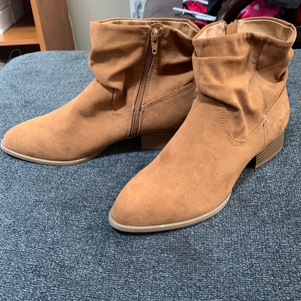 Brand new unworn suede heeled booties